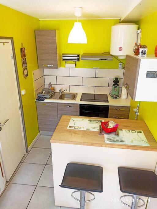 Agreable Studio Dans Le Centre Historique La Ferte-Saint-Aubin Luaran gambar